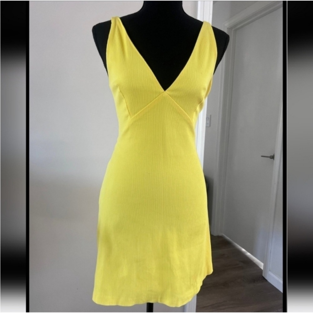 Zara Yellow V-Neck Sleeveless Dress